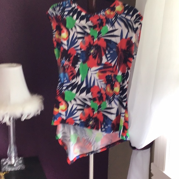 Multicolour top without sleeves like new condition - Picture 3 of 5